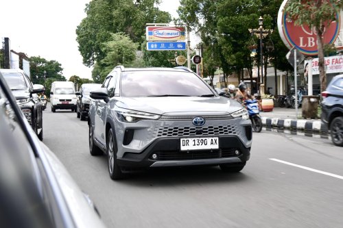 Toyota, Toyota Corolla Cross, Jalan-jalan Di Lombok, BBM Toyota Corolla Cross HEV Bisa Seirit Ini