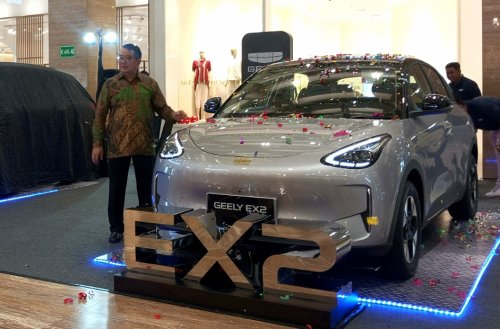 Geely, Mau EV atau Hybrid? Geely X2 dan Starray EM-i Mengaspal Bareng di Yogyakarta, Intip Spek dan Harganya