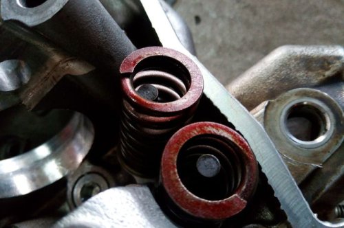 Sudah Tahu Belum, Ini Ciri-ciri  Per Klep Motor Bekas Mulai Lemah