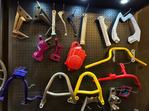 Di Bams PowderCoat, Powder Coating Komponen Motor dan Mobil Bisa Ditunggu