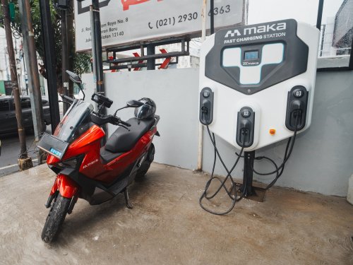 MAKA Motors Genjot Ekosistem Motor Listrik, 1 Tahun Hadirkan 33 Titik Fast Charging
