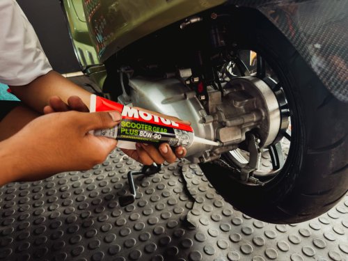 Motul Scooter Gear Plus 80W-90, Pelumas Khusus Gear Box Motor Matic