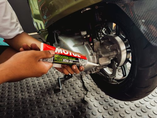 Motul Scooter Gear Plus 80W-90, Pelumas Khusus Gear Box Motor Matic