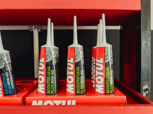 Motul Scooter Gear Plus 80W-90, Pelumas Khusus Gear Box Motor Matic