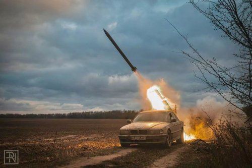 BMW, Modifikasi Mematikan Ala Ukraina, BMW E38 Ditanami Peluncur Roket di Bagasi