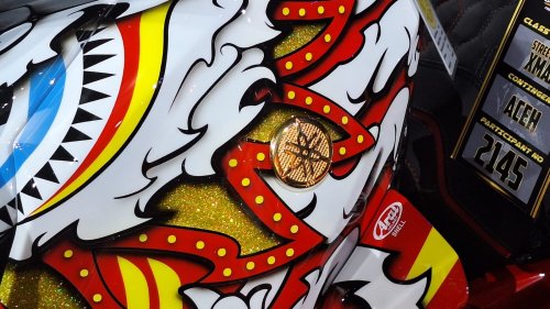 Enggak Cuma di XMAX, Emblem Emas Lagi Hype Dipasang di Motor Lawas Ini
