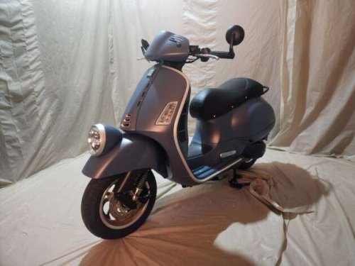 Pakai Kelir Legendaris, Vespa Officina 8 GTV 300 dan Sprint 150 Rilis Meluncur