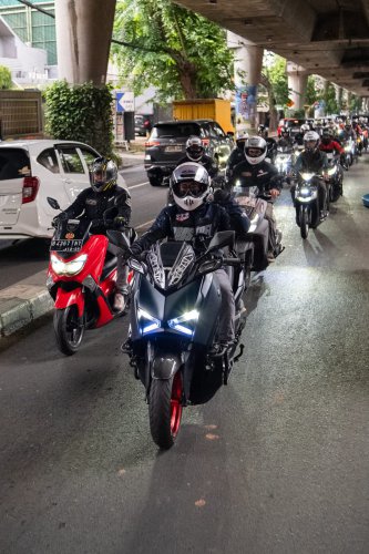Yamaha, Ribuan Bikers Nyoride Rayakan 1 Dekade MAXi Yamaha di Yamaha Revs Festival 2025