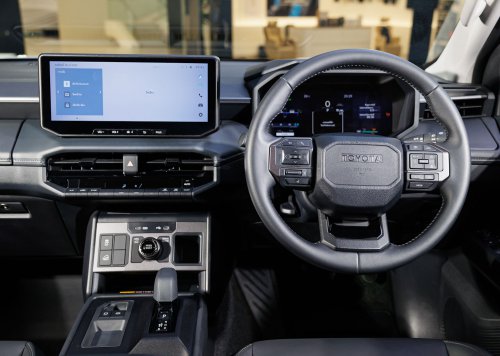 Toyota | Toyota Hilux | Toyota Hilux Versi Listrik, Bisa Buka Jalan Pikap Listrik di Indonesia