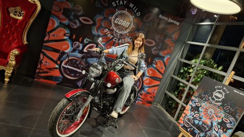 Kelihatan Berat, Ini Komentar Perempuan Setelah Coba Royal Enfield