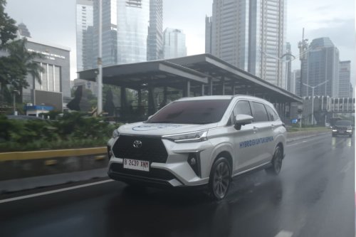 Ekspedisi Veloz Hybrid EV Lintas Nusa Sambangi Sejarah Jakarta