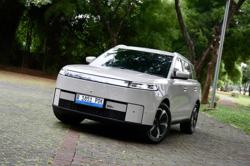 Adu Mobil Listrik Viral JAECOO J5 EV Vs BYD Atto 1, Siapa Lebih Irit?