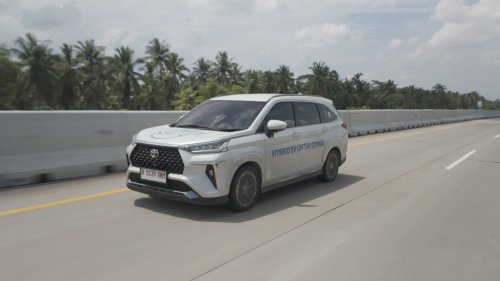 Veloz Hybrid EV Lintas Nusa Susur Jalur Tol Bakauheni-Palembang