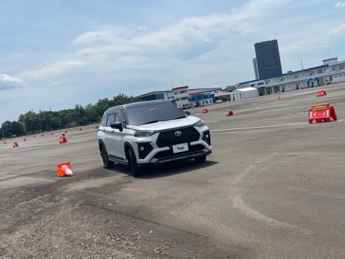 Toyota, Headunit Superior Ada Di Toyota Veloz HEV, Bisa Streaming Lho