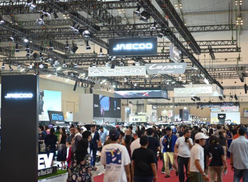Ramai Pengunjung, Penjualan Kendaraan di Pameran GAIKINDO Naik 14 Persen