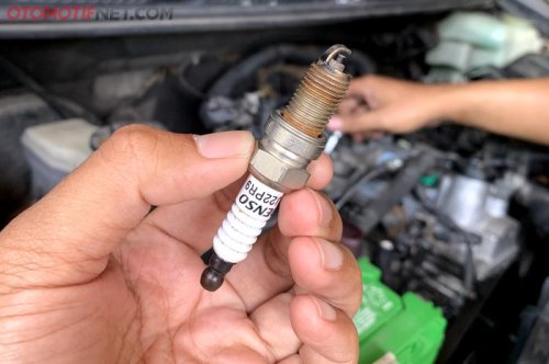 Ini Jawaban Apakah Busi Mobil Terendam Air Masih Aman Dipakai