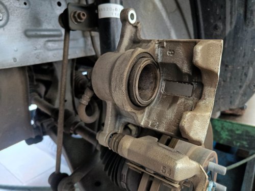 Pemilik Wajib Tahu, Beberapa Penyebab Kaliper Rem Mobil Macet