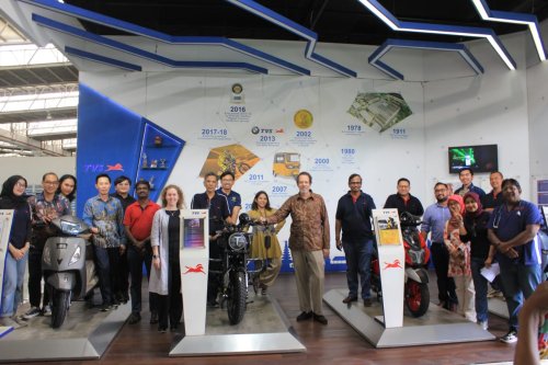Dukung Mobilitas Hijau, Duta Besar Swedia Kunjungi Fasilitas Produksi TVS