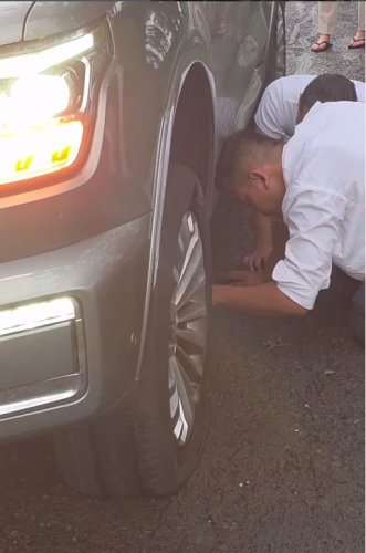 Alphard, Brio dan Tank 500 Hybrid Pecah Ban di Tol Cipali, Lokasi dan Waktu Bersamaan