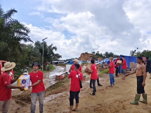 AHM Gelar Servis Motor Gratis Korban Banjir Sumatera, Bangun Sarana Air Bersih Juga