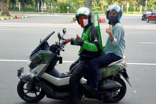 Jangan Main HP, Tips Aman Naik Ojol Biar Ladies Selamat Sampai Tujuan
