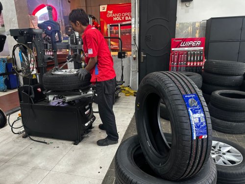 Ladies Mau Ganti Ban Mobil Tapi Dana Terbatas, Baiknya Ganti Ban Depan Atau Belakang Dulu?