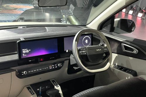 Kia, Kia Carens, Intip Interior dan Fitur Kia Carens Terbaru. Bedanya Terasa Banget