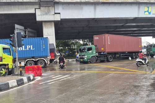 Bak Wilayah Tanpa Aturan, Lampu Merah di Jalur Tengkorak Cilincing Tak Ada Harga Dirinya