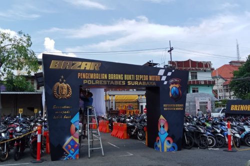 Kreatif, Ada Bazar Pengambilan 810 Unit Motor Curian di Polrestabes Surabaya