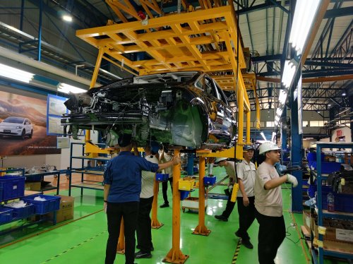 Proses Perakitan Aletra L8 EV Langsung Dari Pabrik, Bisa Produksi Segini