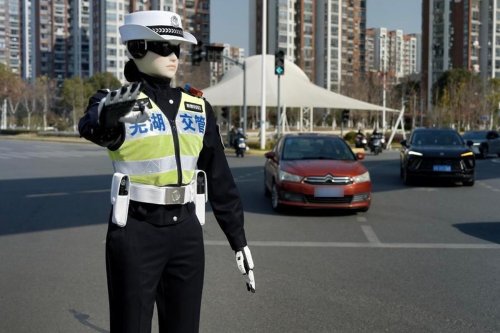 Ada Robot Polisi Lalu Lintas Mirip Manusia di China, Bisa Tegur Pelanggar Lalu Lintas