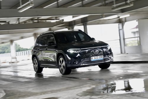 Punya Soket CCS2, Secepat Apa Ngecas Baterai Mercedes-Benz EQB 250+?