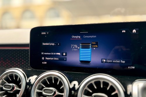 Mercedes-Benz | Mercedes-Benz EQB | Punya Soket CCS2, Secepat Apa Ngecas Baterai Mercedes-Benz EQB 250+?
