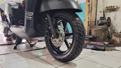 Bikin Kaki Menapak Sempurna, Ini Tips Ceperin Sokbreker Motor Yang Aman Buat Perempuan