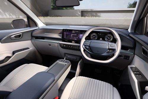 Kia, Kia Carens, Cara Mudah Mengenali Kia Carens Clavis EV, Versi Listrik Beda Banyak