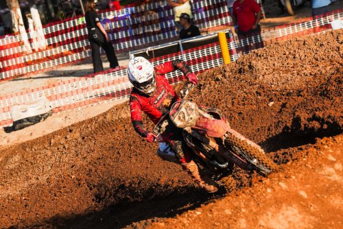 Dramatis, Debut di Thailand, Diva Ismayana Sabet Holeshot Sebelum Insiden Bahu di FMSCT Motocross 2026