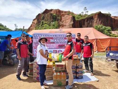 Medan Berat Tak Jadi Halangan, AXCI Salurkan Bantuan ke Korban Banjir Aceh