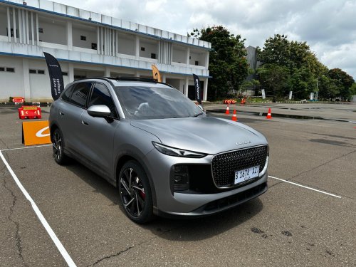 Akselerasi Lepas L8 PHEV. Minim Drama, Lebih Cepat Dari Tiggo 8 CSH