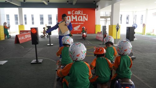 Honda, Instruktur Safety Riding Honda Bikin Inovasi yang Diakui Dunia