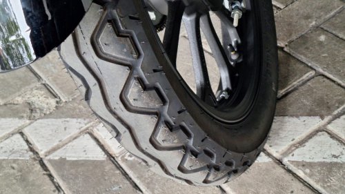 Kembangan Ban Model Begini Cocok Dipakai di Jalan Basah Musim Hujan