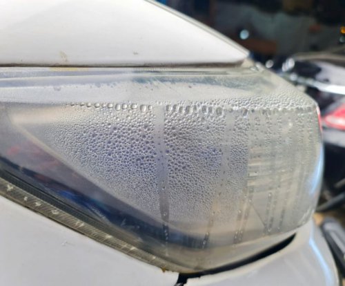 Lampu Mobil Berembun? Kenali Penyebab Sebelum Rusak dan Keluar Biaya Besar