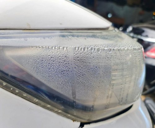 Lampu Mobil Berembun? Kenali Penyebab Sebelum Rusak dan Keluar Biaya Besar