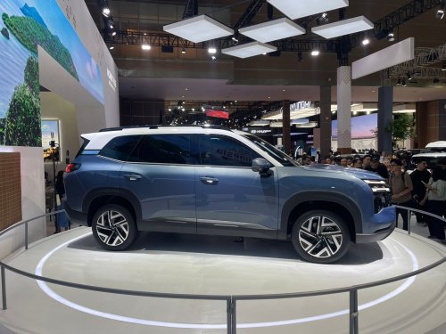 Wuling, Wuling Eksion Dobrak IIMS 2026, SUV Baru Bisa Tempuh 1.000 KM Lebih