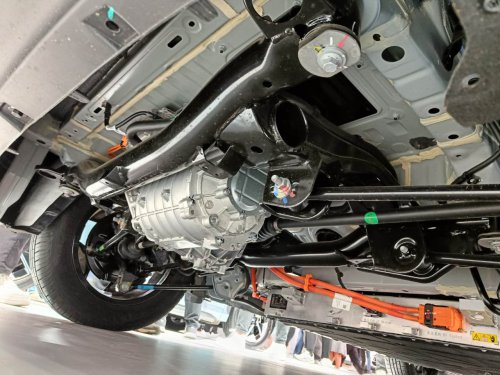 Geely | Lihat Kolong Geely EX2 Kok Enggak Pakai Cover Mesin, Ini Alasannya