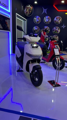 Honda, Honda e, Jangan Lewat Honda CUV e: Diskon Lebih Dari Rp 20 Juta di IIMS 2026