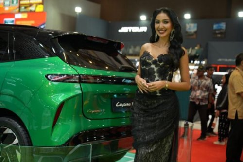 LEPAS E4 Mengawali Debut Globalnya di Indonesia sebagai SUV EV Sporty Elegan
