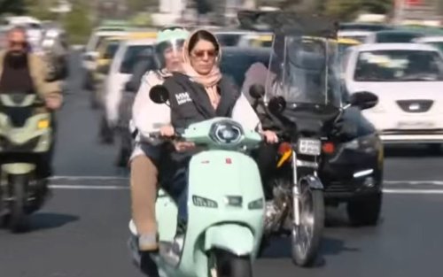 Cita-cita Wanita di Negara Iran Terwujud, Kini Resmi Boleh Bikin SIM dan Naik Motor