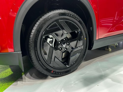 Mobil Listrik VinFast, VinFast VF 7, VinFast, Mobil Listrik 7 Penumpang Harga Rp 300 Jutaan, Vinfast VF MPV 7 Hadir di IIMS 2026