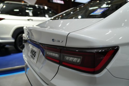 Intip Detail Perbedaan Toyota Vios Hybrid Dengan Vios Mesin Bensin