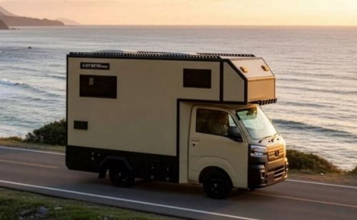 Daihatsu, Daihatsu Hijet, Tampang Eksteriornya Gagah, Bagian Belakang Daihatsu Hijet Ini Terasa Hotel Berjalan